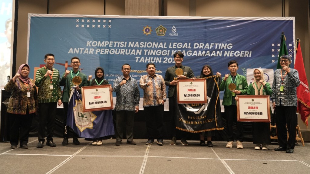 Tiga UIN Sabet Juara Kompetisi Penyusunan Legal&nbsp;Drafting