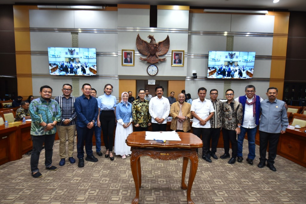 Rapat Kerja Komisi III dan Pemerintah, Pembahasan RUU MK Dilanjutkan pada Rapat&nbsp;Paripurna