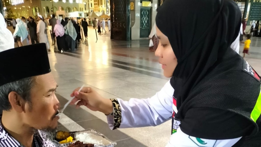 Petugas Berjaga 24 Jam di Nabawi, Siap Bantu Jemaah Haji