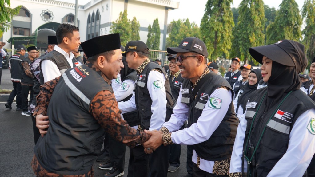 Berangkatkan 573 PPIH Daker Makkah, Sekjen Kemenag Ingatkan Trilogi Tugas