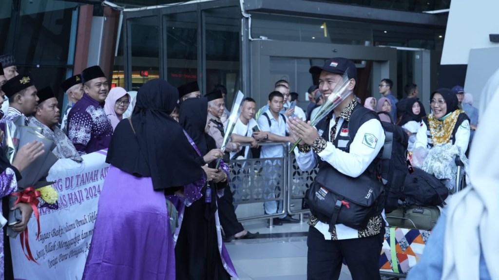 Sambut Petugas Haji, Jemaah: Kami Menyambut Pejuang Luar Biasa